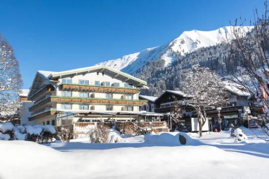 Haller's Posthotel Hotels in Mittelberg
