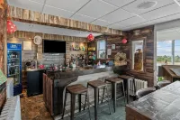 Edge of the Avalon Inn - bar