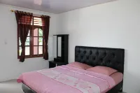 Barbara Hotel, Right at Lake Toba