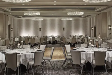 Rochester Airport Marriott Отели в г. Грис