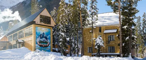 Taurukh Hotels in Dombay