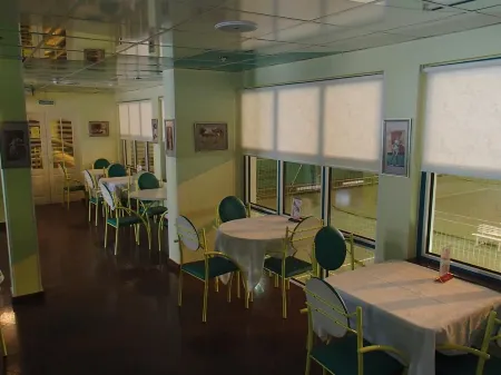 Алтек Отели рядом с достопримечательностью «Пляж Волна»