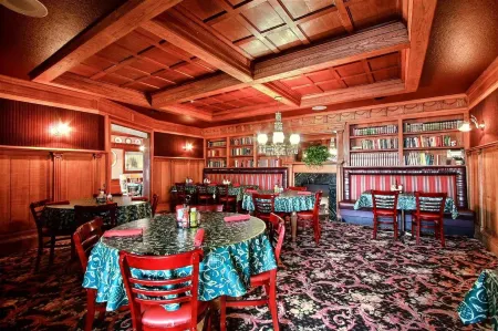 Best Western Greenfield Inn Отели рядом с достопримечательностью «Парк Шампейн»