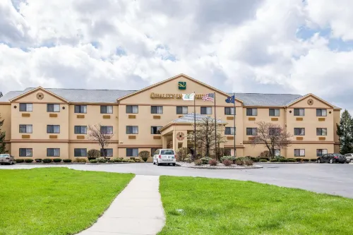 Quality Inn & Suites South Bend Airport Hotels in South Bend