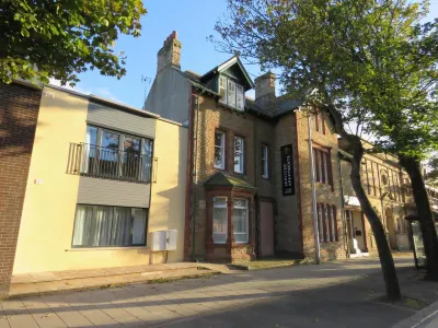 Abbey Apartments Modern ApartHotel for Tourists & Professionals Hotels near Bob In