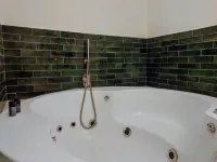 Bell Boutique and Spa Hotel - Bathtub
