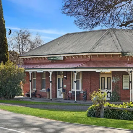 Lancefield Guest House Отели в г. Лансфилд
