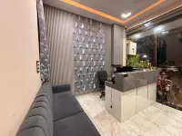 Hotel Roshan - Parvekkeita