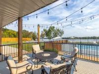 Super 8 by Wyndham Riverside Al Hotels in Sankt Clair County