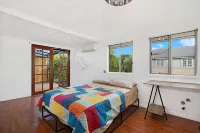 Gladstone Backpackers