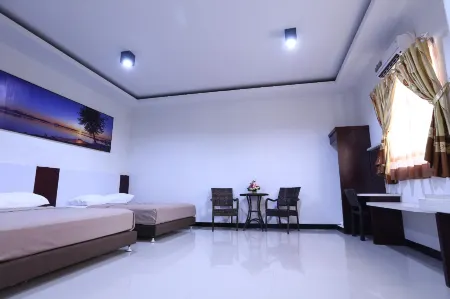 Shanrilla Hotel Отели в г. Cihideung