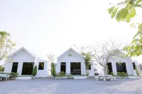Peeranon Resort - ที่มีที่จอดรถ