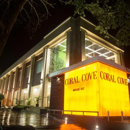 Sea Shell Coral Cove Отели рядом с достопримечательностью «Корбинс Коув»