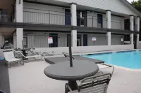 Motel 6 Alvin, TX - Pools