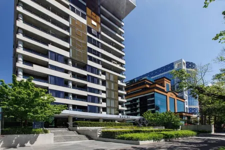 Oaks Melbourne St Kilda Road Hotel Отели рядом с достопримечательностью «Мидл Парк Бич»
