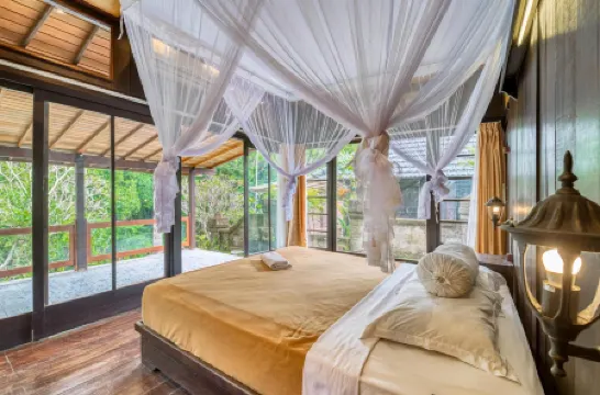 Ubud Sari Health Resort Отели рядом с достопримечательностью «Убудский дворец»