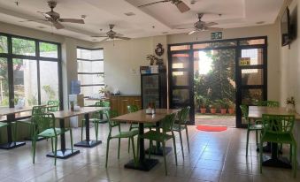 Coron Visitors Hotel - Housity
