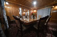 Goona Palace Houseboats