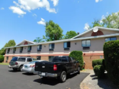 The Covered Bridge Inn Hotels in Windham County
