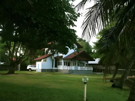 Padmadewi Anyer Отели в г. Cinangka