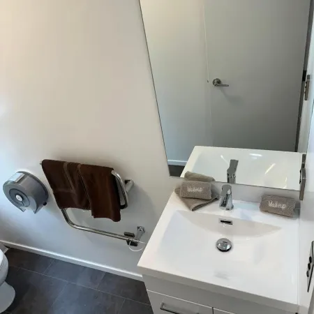Lorne Apartments Отели в г. Гамильтон
