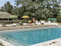 Chateau Tout Y Fault - Pools