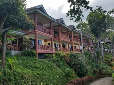 Gardens of Malasag Eco Tourism Village Отели в г. Либона