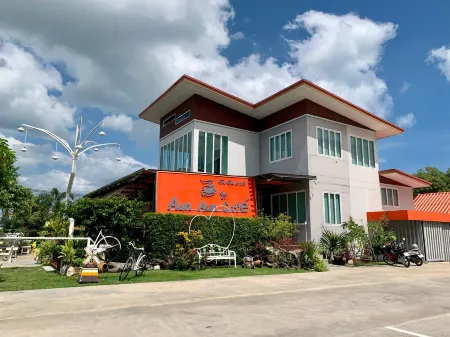 Phing Phing Apartment Отели рядом с достопримечательностью «Wing 5»