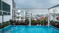 Monsoon Bassac Hotel - Kolam Atas Bumbung