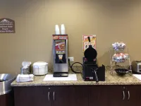 Microtel Inn & Suites by Wyndham Mineral Wells/Parkersburg - breakfast
