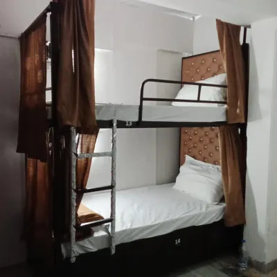 Indigo 66 - Boys Hostel Near Seepz Midc Andheri โรงแรมใกล้สถานี Andheri railway station