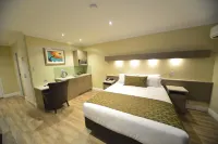 Bentley Motel - Motels