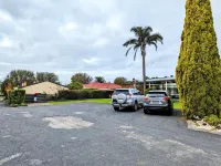 Arkana Motor Inn & Terrace Apartments - parking