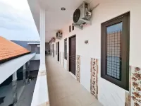 Surya Living RedPartner near Suncity Mall Madiun - 2-نجوم