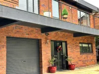 Lipscombe Mt Wellington view luxury house - Wifi