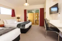 Kapiti Gateway Motel - Pools