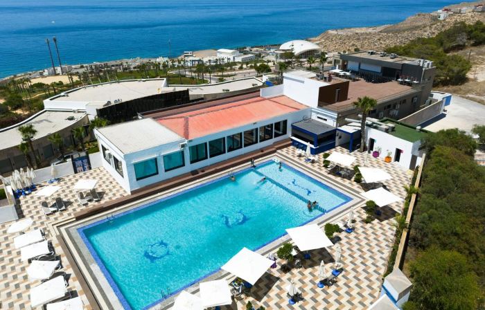 Dwo Mira Palace