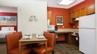 Residence Inn El Paso Hotel dekat Pangkalan Udara Biggs Army