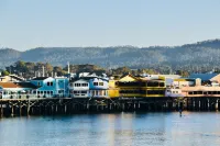 Holiday Inn Express & Suites Salinas Hotels in der Nähe von Hartnell College