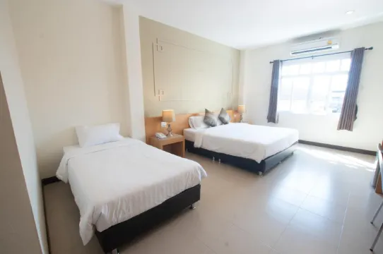 ห้องมาตรฐานพร้อมเตียงใหญ่และเตียงเดี่ยว