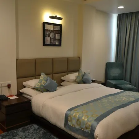 Sobti Continental Bareilly Отели в г. Барейли
