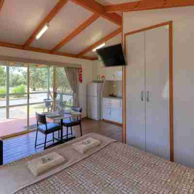 Cobar Caravan Park Rooms