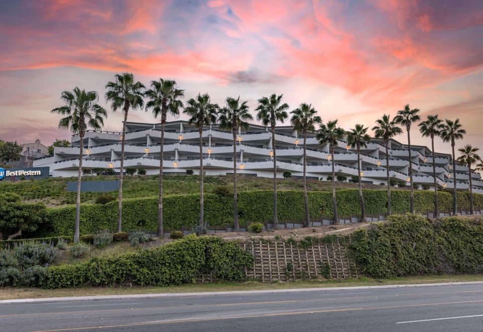 Best Western Encinitas Inn and Suites at Moonlight Beach Over view