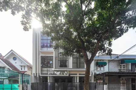 RedDoorz Near Eka Hospital BSD City