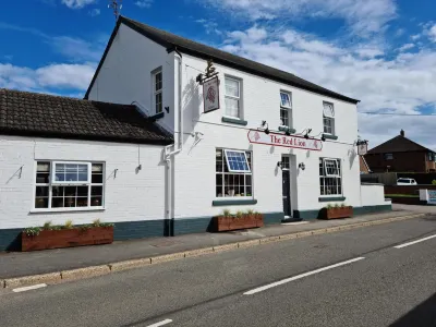 The Red Lion Hotel a 