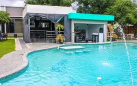 The Escape Lodge - Bares