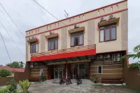 RedDoorz Near RS Adam Malik Medan 2 Hotels in Biru-Biru