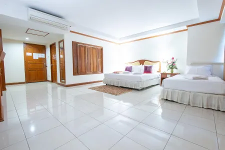 Kresident Hotel Отели рядом с достопримечательностью «Naresuan University»