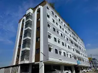 Baan Romdee Hotels near Wat Cholapratan