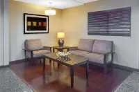 Days Inn by Wyndham le Roy/Bloomington Southeast - Motels